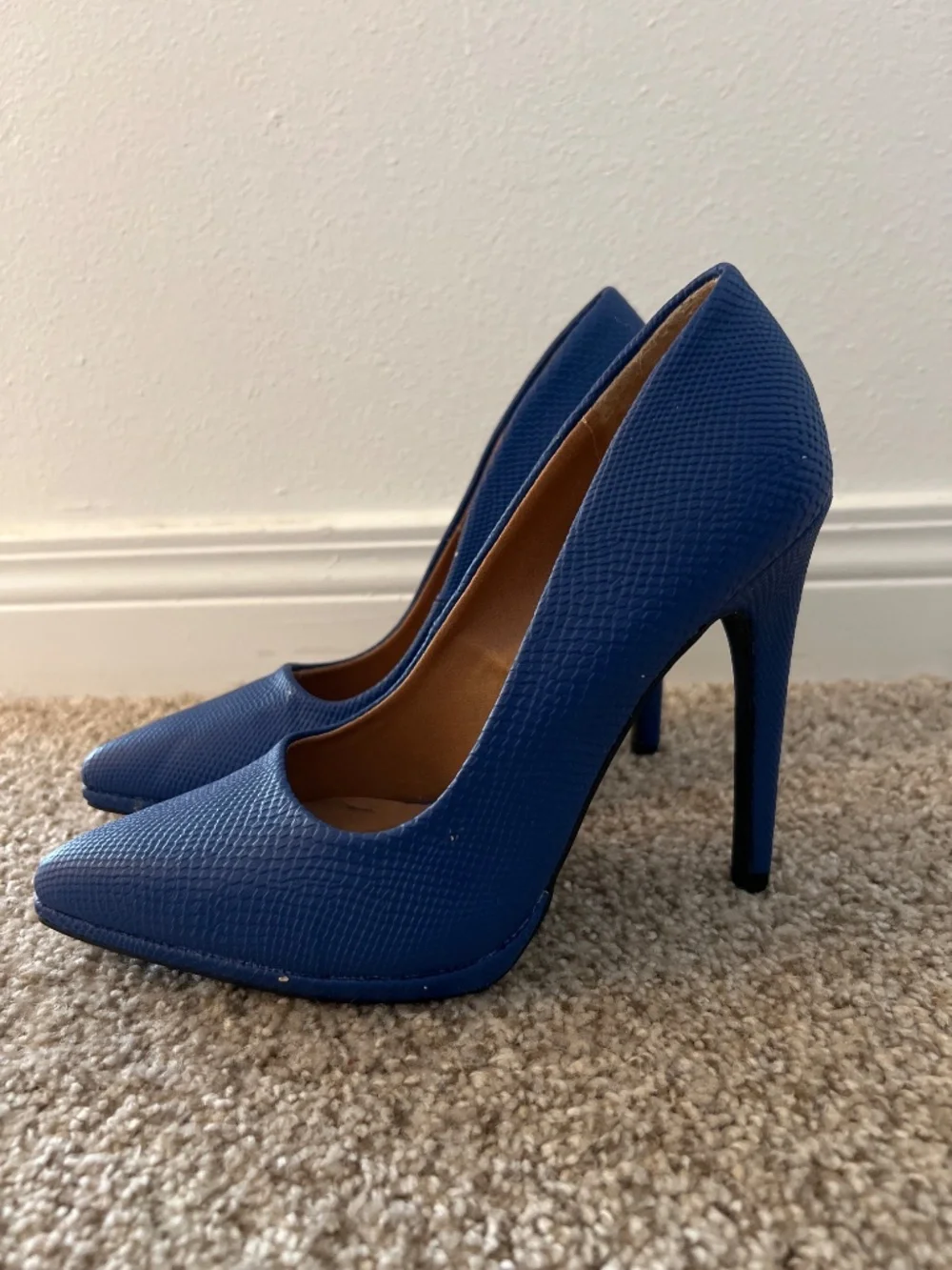 Blue textured stiletto heels